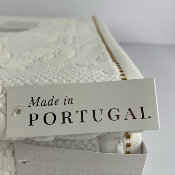2 Pc Felpinter Bath Towel Set White Textured Floral Design Made in Portugal NEW - Picture 3 of 9